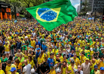 Campanha de Flávio Bolsonaro realiza manifestação na Paulista